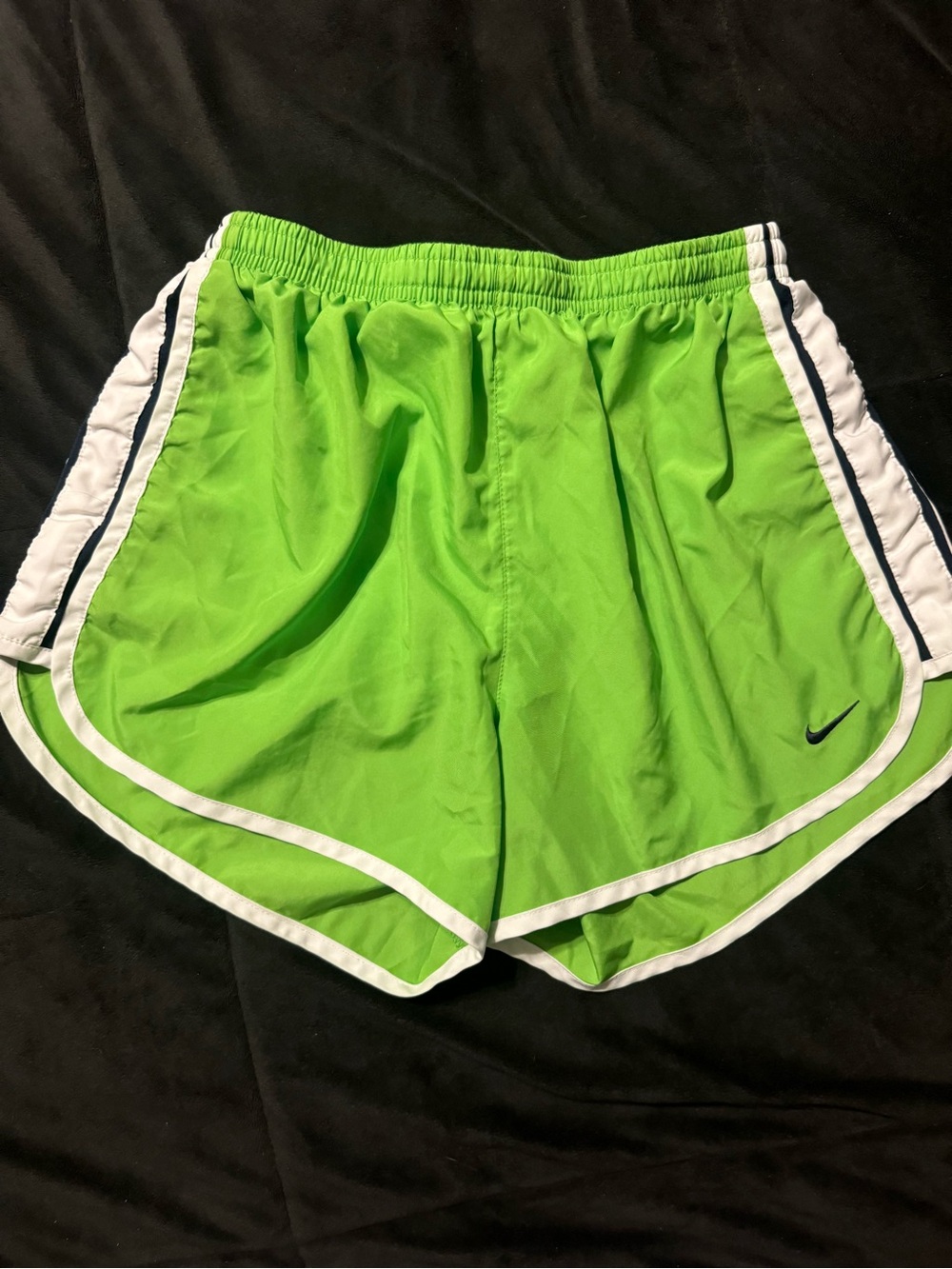 Nike Dri-FIT women’s running shorts in bright lime green S 4-6